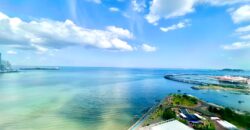 Alquilo amplia oficina en Avenida Balboa, con vista al mar