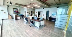 Alquilo amplia oficina en Avenida Balboa, con vista al mar