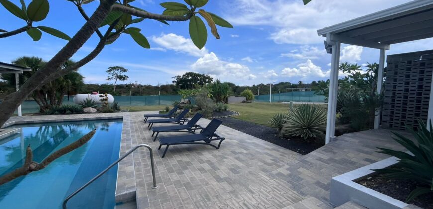 Alquilo espectacular casa con piscina en playa Punta Barco Viejo