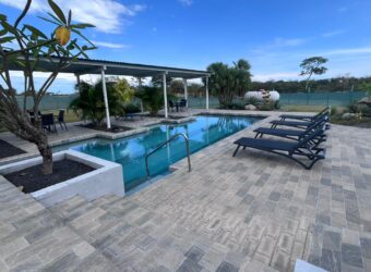 Alquilo espectacular casa con piscina en playa Punta Barco Viejo