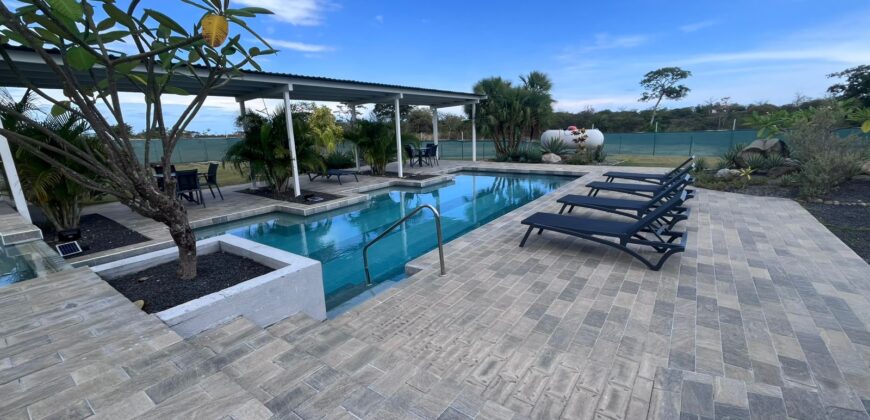 Alquilo espectacular casa con piscina en playa Punta Barco Viejo