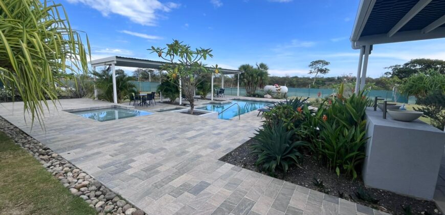 Alquilo espectacular casa con piscina en playa Punta Barco Viejo