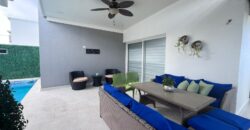 Alquilo espectacular casa con piscina en playa Punta Barco Viejo