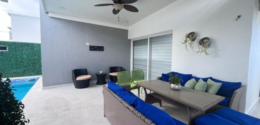 Alquilo espectacular casa con piscina en playa Punta Barco Viejo