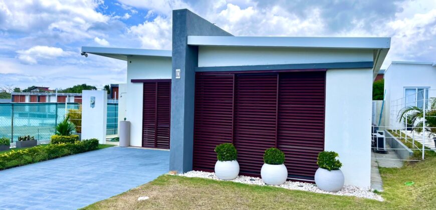 Alquilo espectacular casa con piscina en playa Punta Barco Viejo