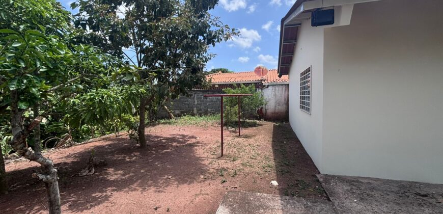 Alquiler de casa en equina, calle sin salida, cómoda y fresca ubicada en Arraiján