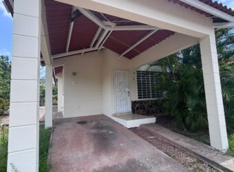 Alquiler de casa en equina, calle sin salida, cómoda y fresca ubicada en Arraiján