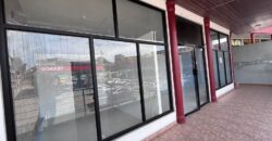 Alquilo oficina o local comercial con 5 divisiones con opción a removerlas Alquilo oficina o local comercial con 5 divisiones con opción a removerlas