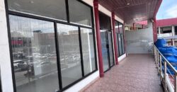 Alquilo oficina o local comercial con 5 divisiones con opción a removerlas Alquilo oficina o local comercial con 5 divisiones con opción a removerlas