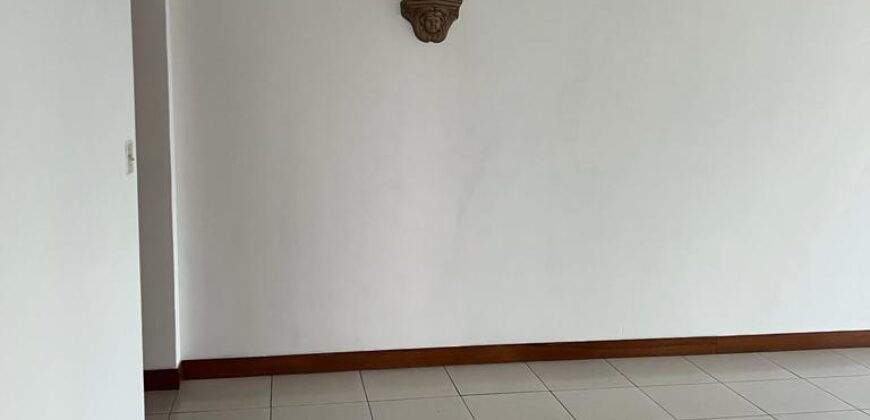 Alquilo apartamento hermoso y céntrico en El Cangrejo (PH Mont Royale – El Cangrejo) 