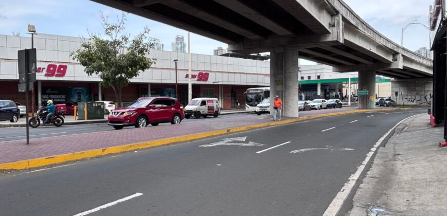 Alquilo local comercial en la entrada de Chanis sobre la Cincuentenario