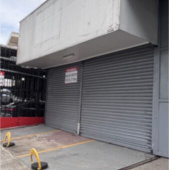 Alquilo local comercial en la entrada de Chanis sobre la Cincuentenario