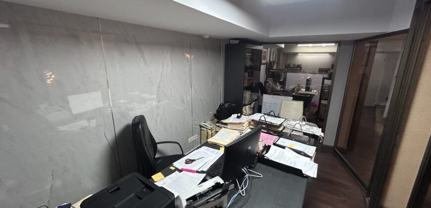 Vendo Local Comercial de 2 niveles sobre Tumba Muerto a nivel de calle