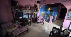 Vendo céntrica casa en equina en La Locería