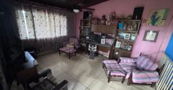 Vendo céntrica casa en equina en La Locería