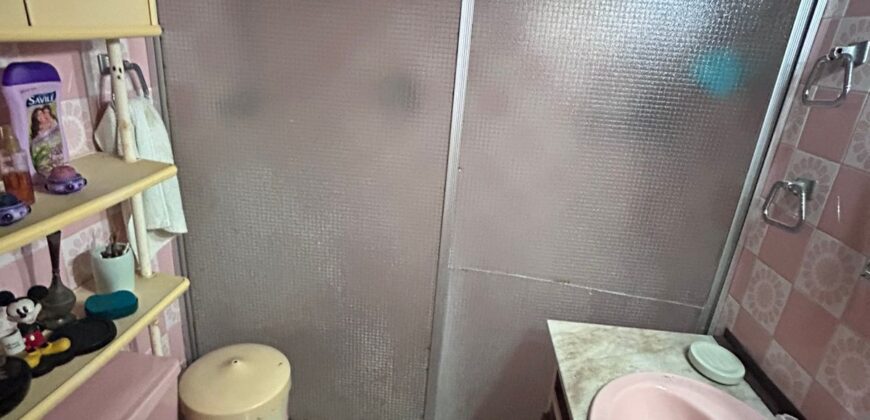 Vendo céntrica casa en equina en La Locería