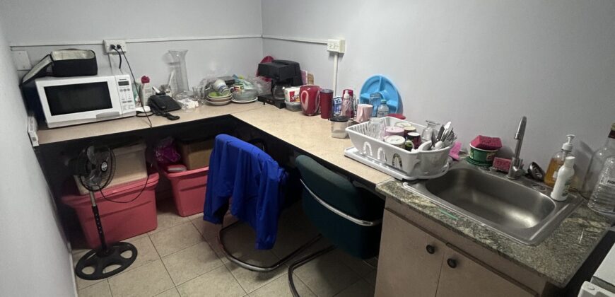 Vendo Local Comercial de 2 niveles sobre Tumba Muerto a nivel de calle