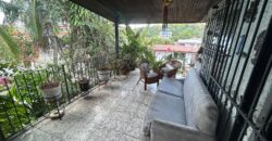 Vendo céntrica casa en equina en La Locería