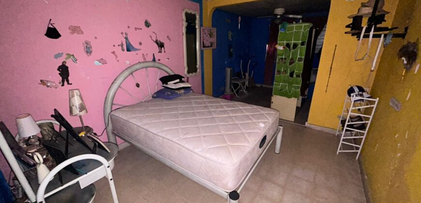 Vendo céntrica casa en equina en La Locería