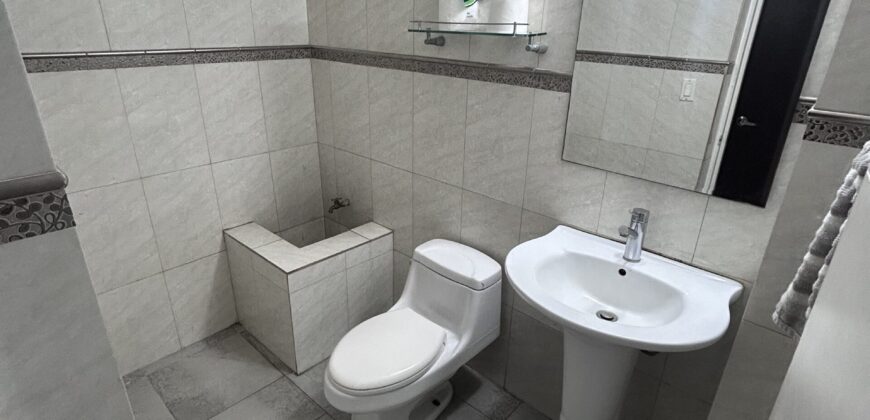 Vendo Local Comercial de 2 niveles sobre Tumba Muerto a nivel de calle