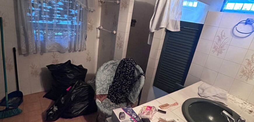 Vendo céntrica casa en equina en La Locería