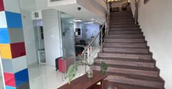 Vendo Local Comercial de 2 niveles sobre Tumba Muerto a nivel de calle