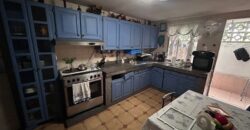 Vendo céntrica casa en equina en La Locería