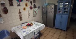 Vendo céntrica casa en equina en La Locería