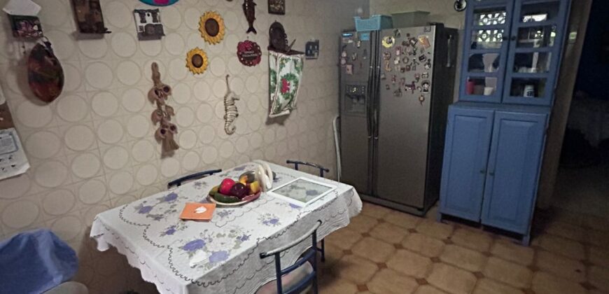 Vendo céntrica casa en equina en La Locería