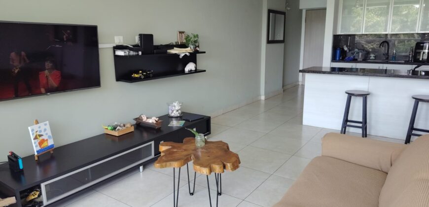 Alquilo amplio apartamento con amoblado en Clayton Park II