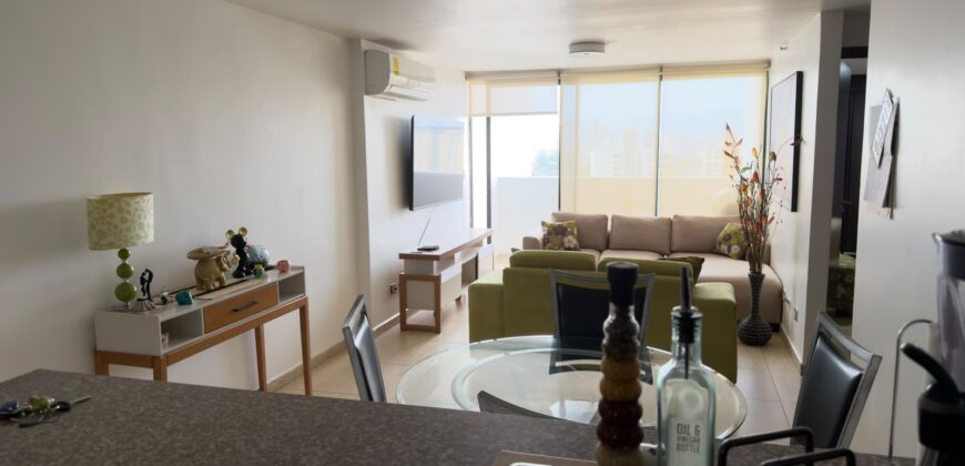 Alquilo céntrico y amplio apartamento amoblado en Condado del Rey