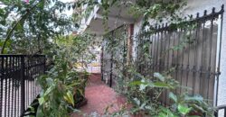 Vendo céntrica casa en equina en La Locería