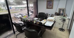Vendo Local Comercial de 2 niveles sobre Tumba Muerto a nivel de calle