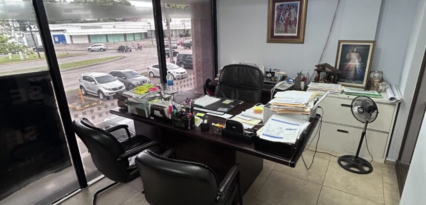 Vendo Local Comercial de 2 niveles sobre Tumba Muerto a nivel de calle