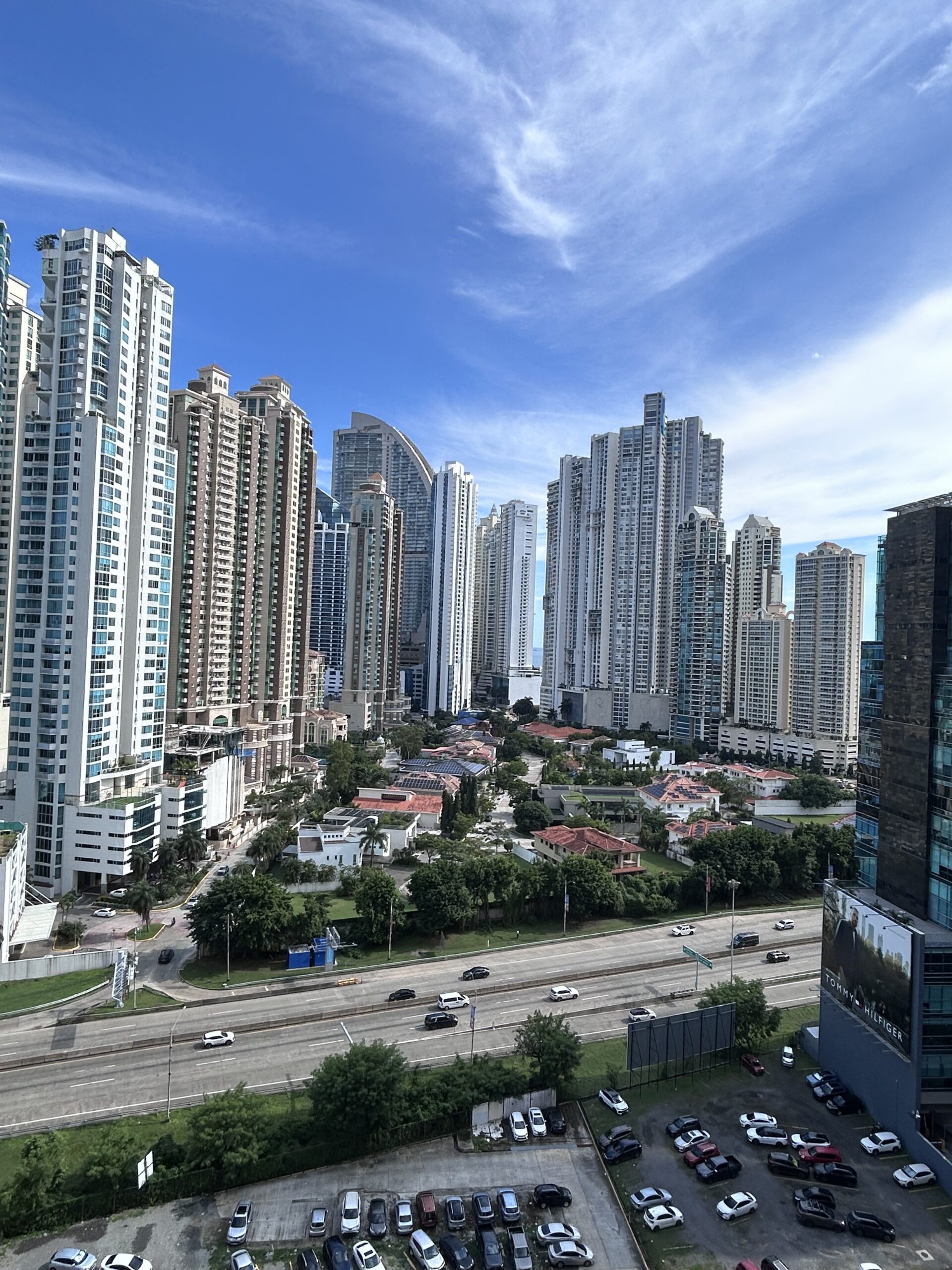 Vendo hermoso y amplio apartamento, con extraordinaria vista en Punta Pacífica.