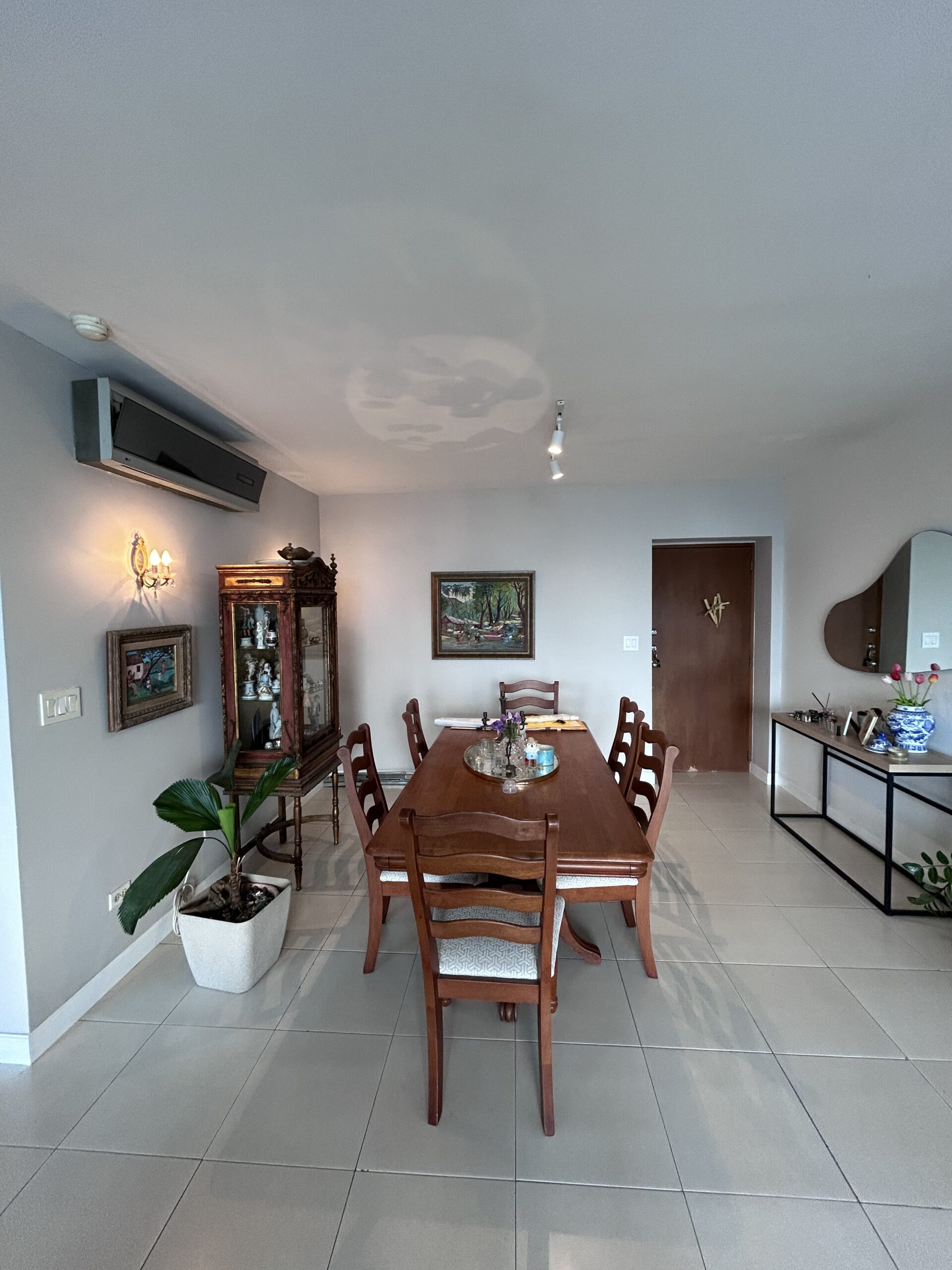 Vendo hermoso, céntrico y amplio apartamento en El Cangrejo