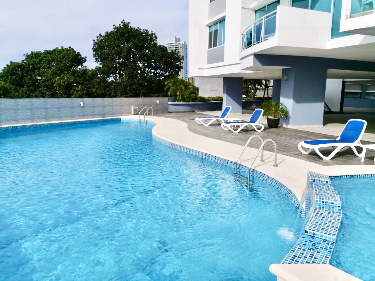Vendo hermoso, céntrico y amplio apartamento en El Cangrejo