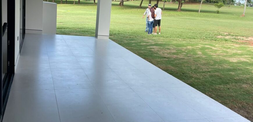 Amplias y hermosas residencias en Golf View Residences, Chitré