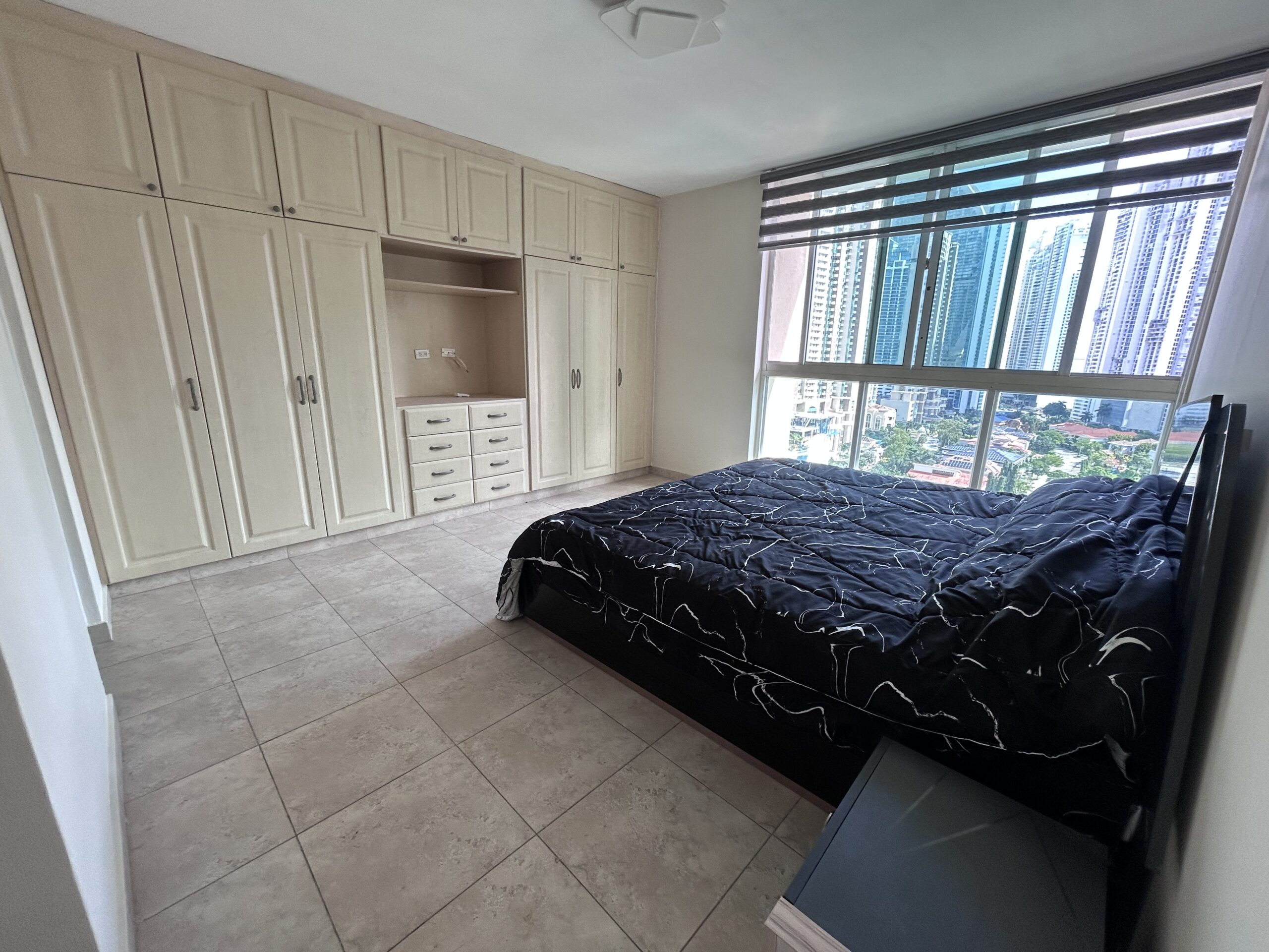 Vendo hermoso y amplio apartamento, con extraordinaria vista en Punta Pacífica.