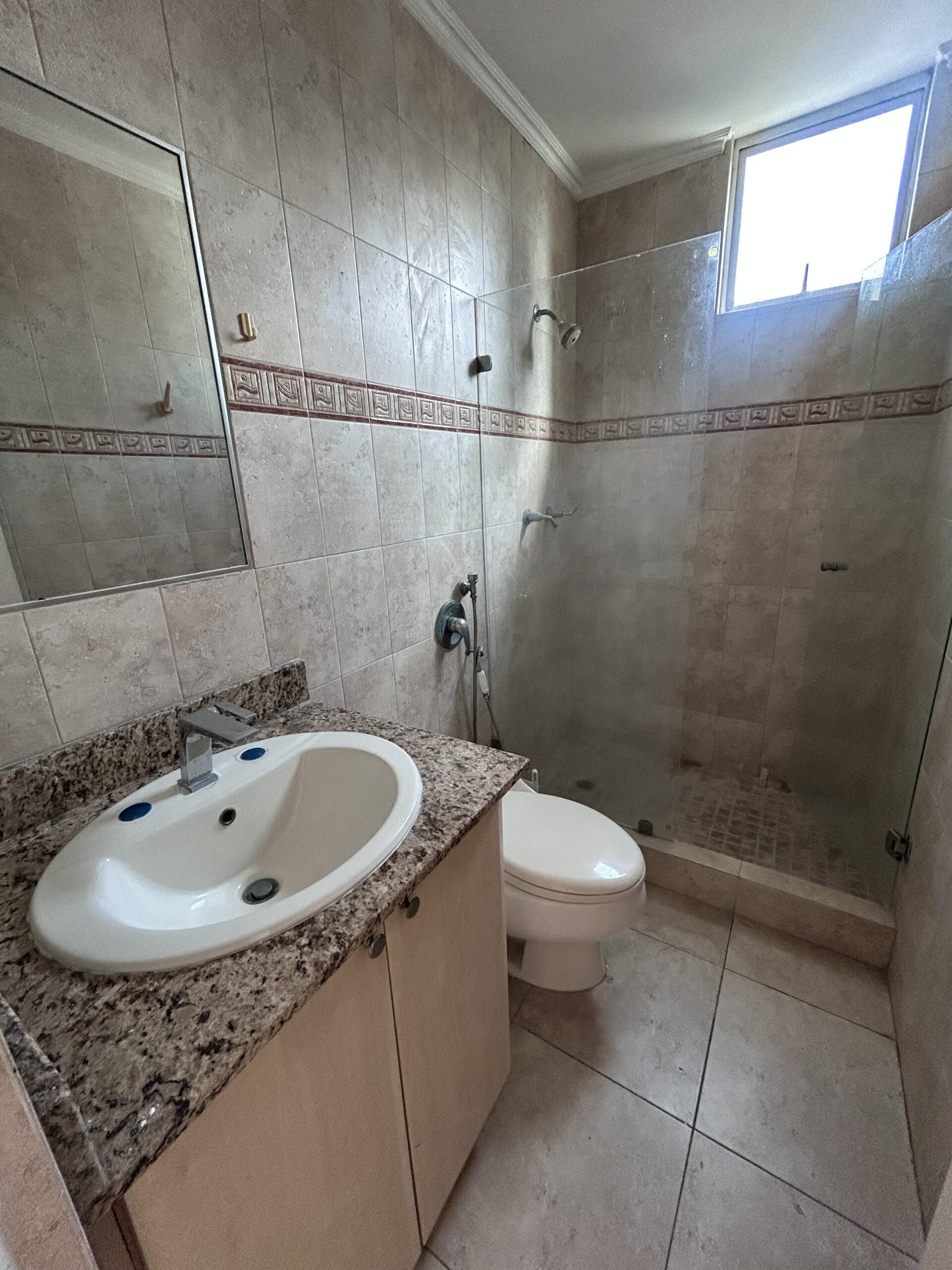 Vendo hermoso y amplio apartamento, con extraordinaria vista en Punta Pacífica.