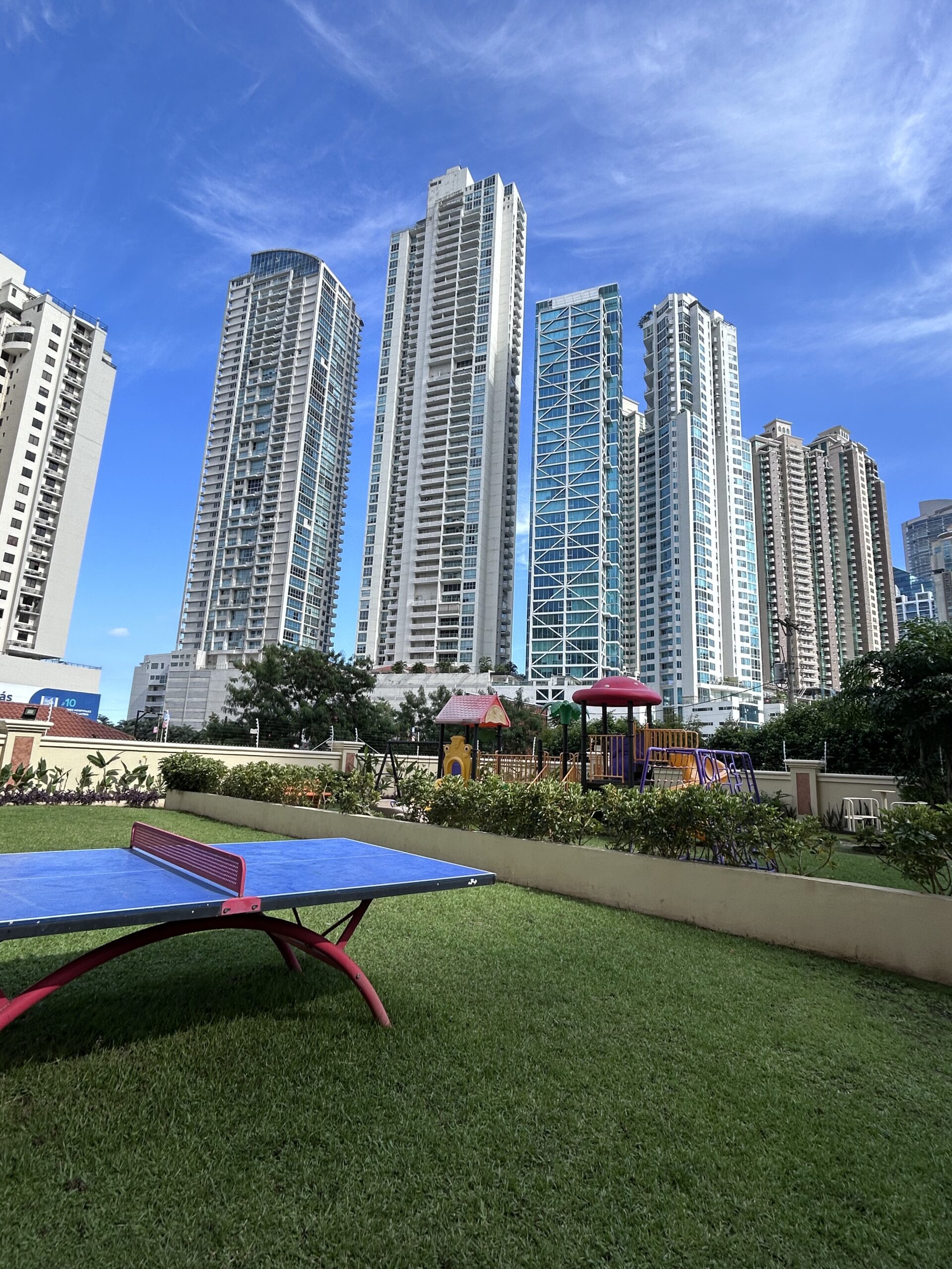 Vendo hermoso y amplio apartamento, con extraordinaria vista en Punta Pacífica.