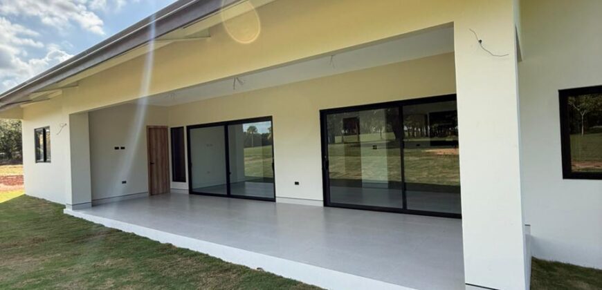 Amplias y hermosas residencias en Golf View Residences, Chitré