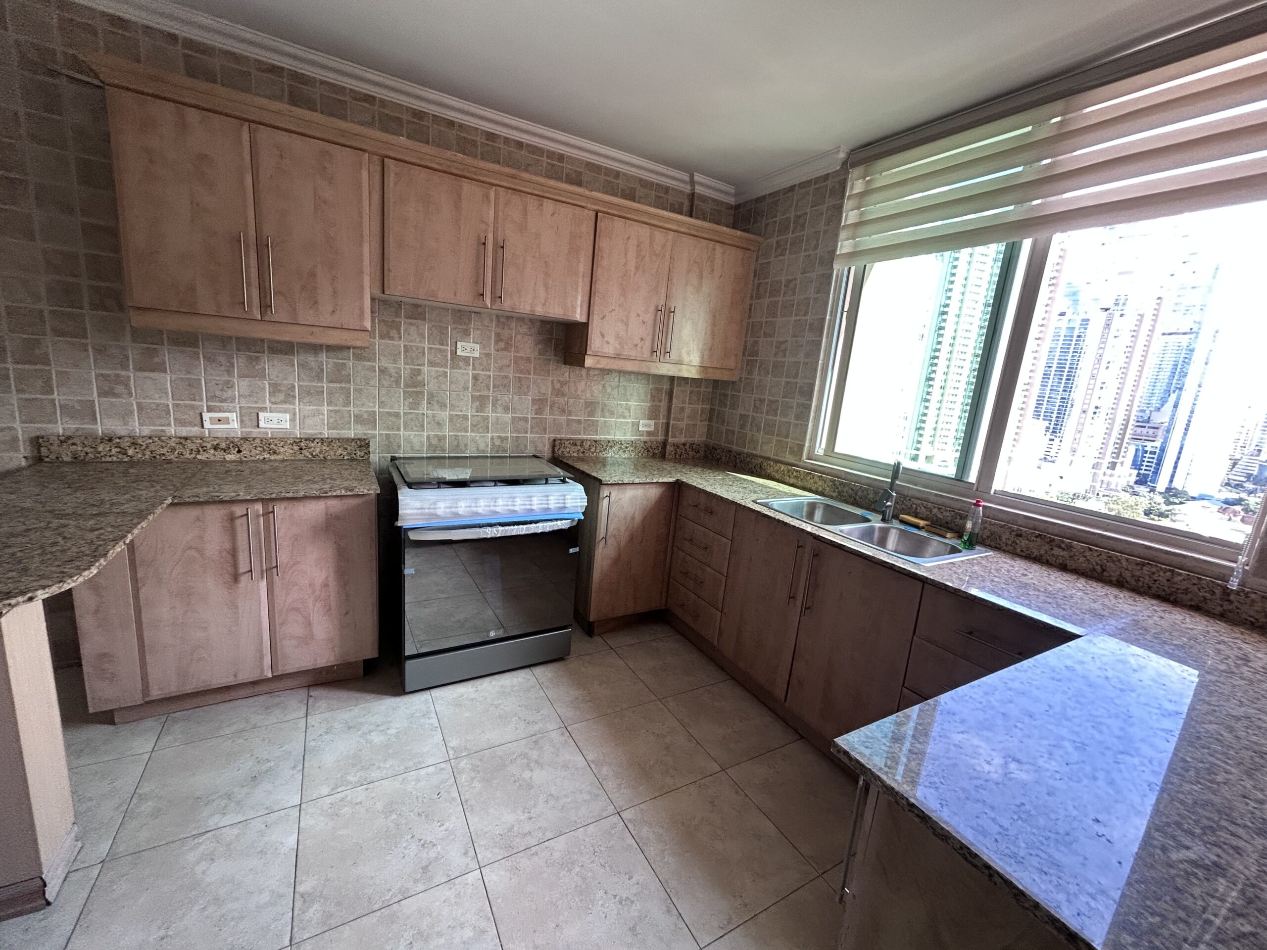 Vendo hermoso y amplio apartamento, con extraordinaria vista en Punta Pacífica.
