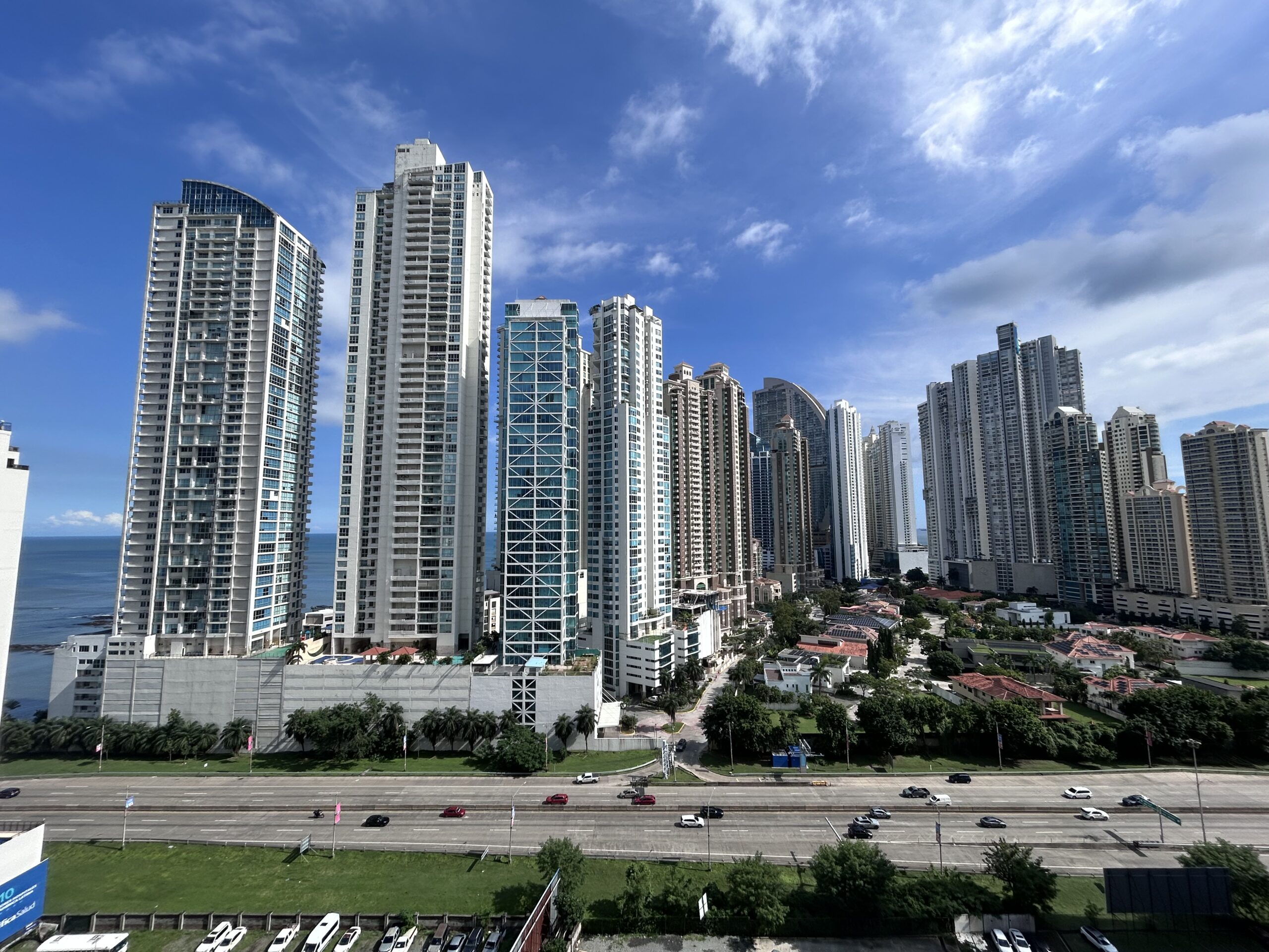 Vendo hermoso y amplio apartamento, con extraordinaria vista en Punta Pacífica.