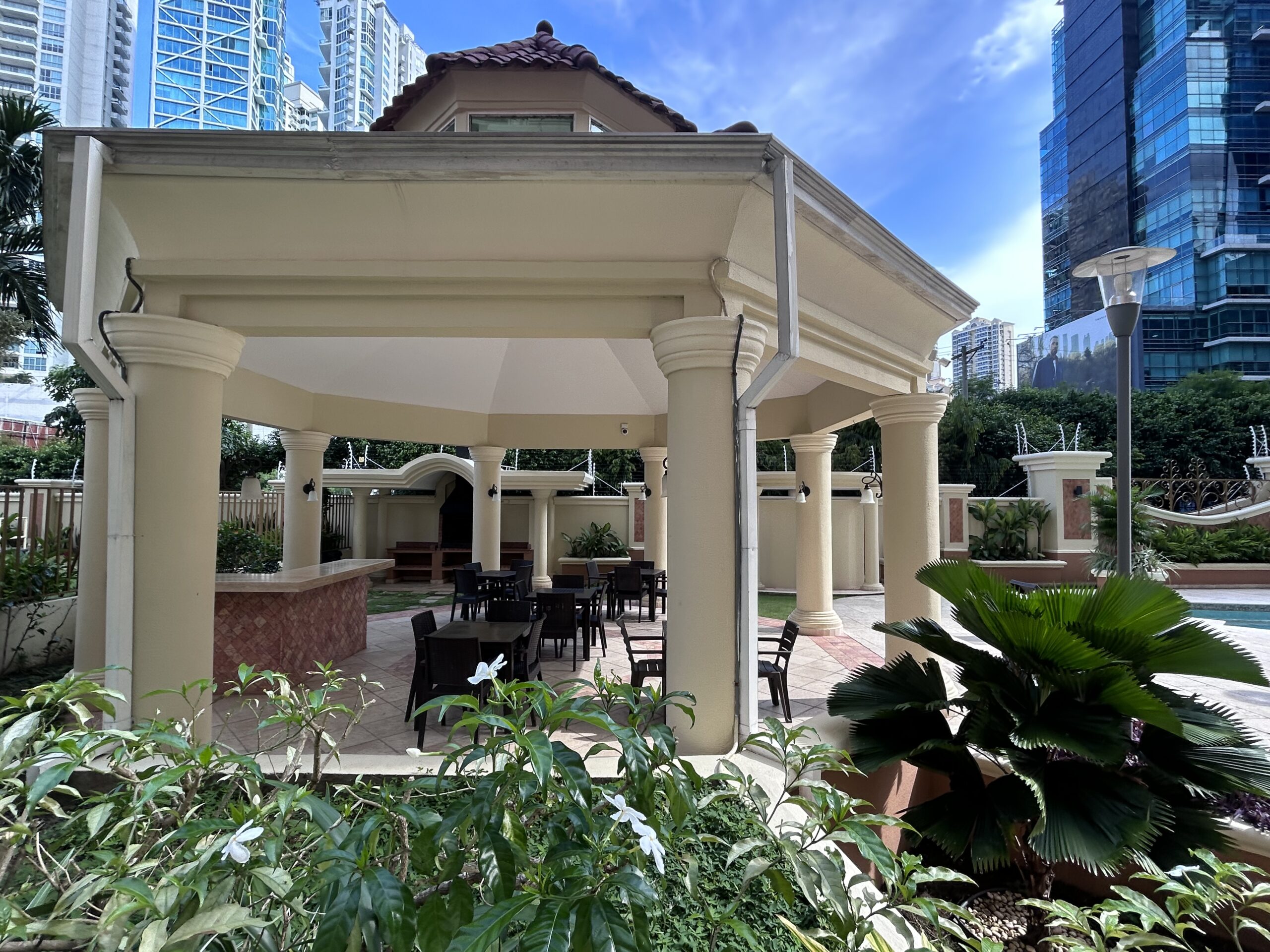 Vendo hermoso y amplio apartamento, con extraordinaria vista en Punta Pacífica.