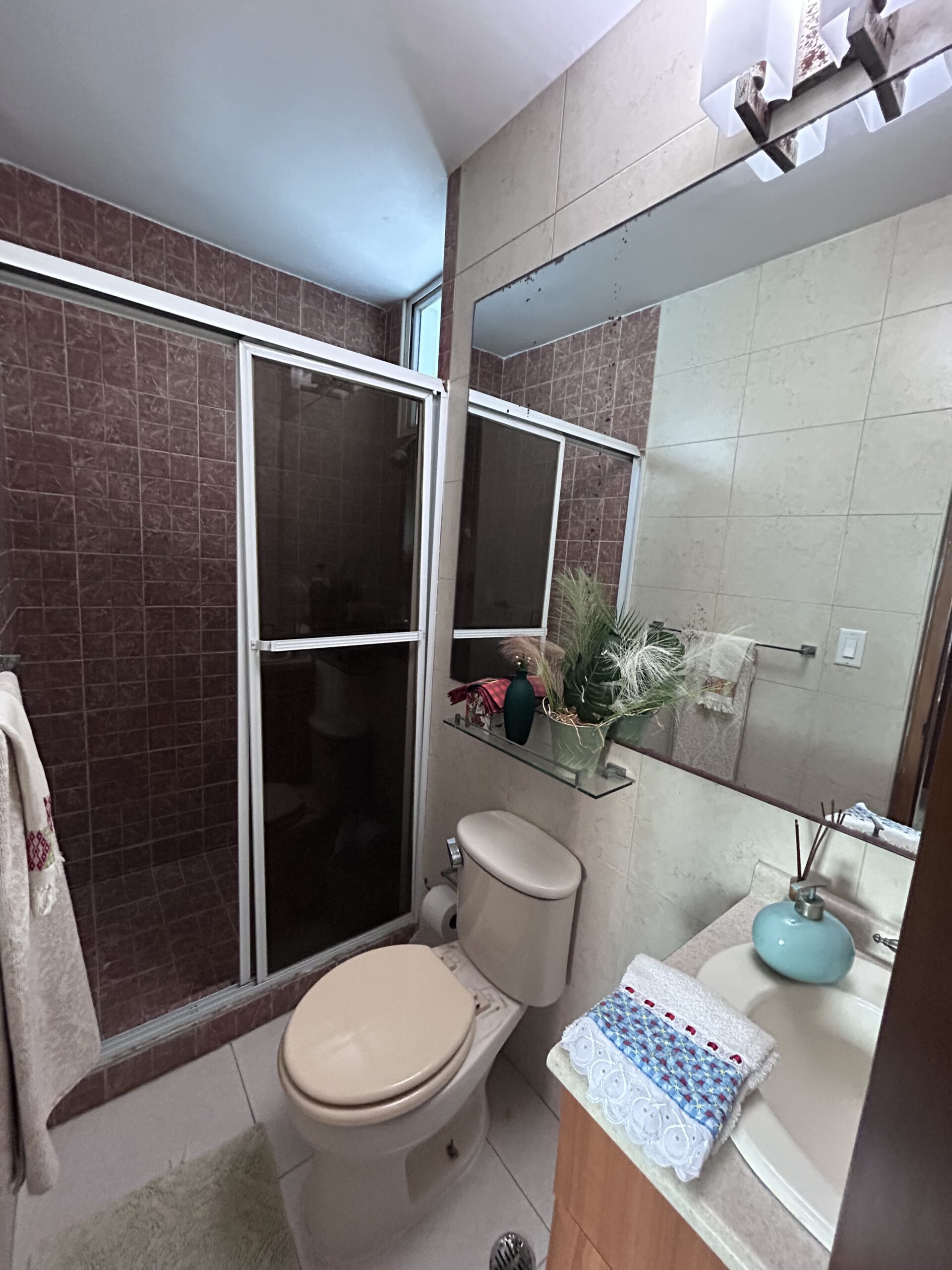 Vendo hermoso, céntrico y amplio apartamento en El Cangrejo
