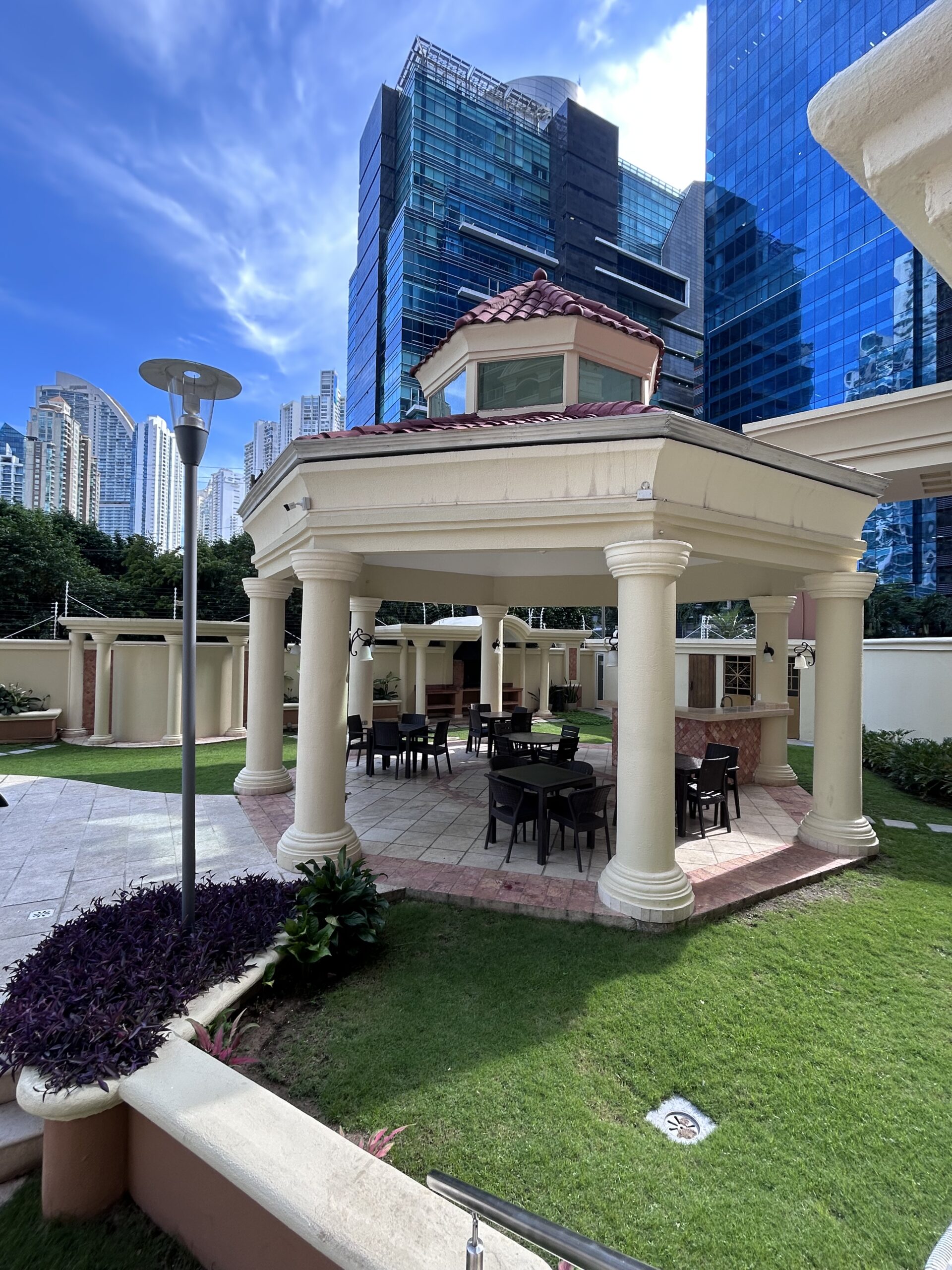 Vendo hermoso y amplio apartamento, con extraordinaria vista en Punta Pacífica.