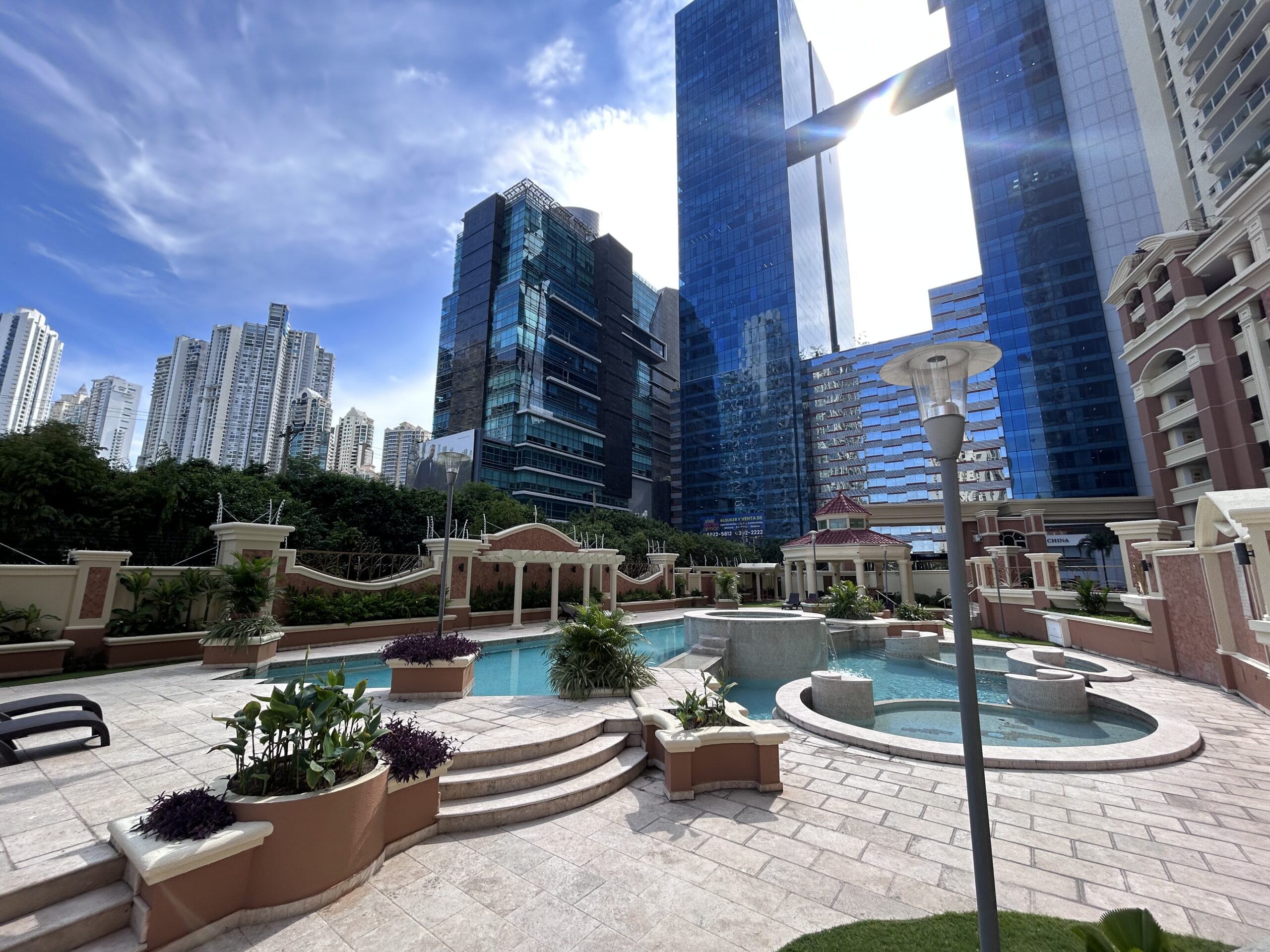 Vendo hermoso y amplio apartamento, con extraordinaria vista en Punta Pacífica.